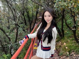 漂亮美腿爬山搭子