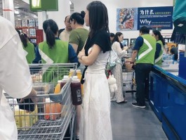 我也不是好色，只是花开的正艳