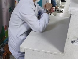 护士的裤里丝，好想去打一针