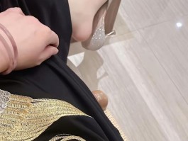 女同事很喜欢自拍，我只能偷偷看她
