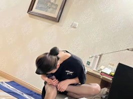 女生喜欢闻自己的脚丫