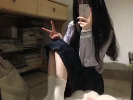 高中女生白色的袜子