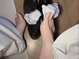 小黑鞋配小白袜，实在太搭配了