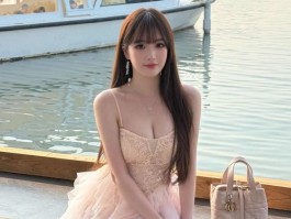 白纱裙美腿女生